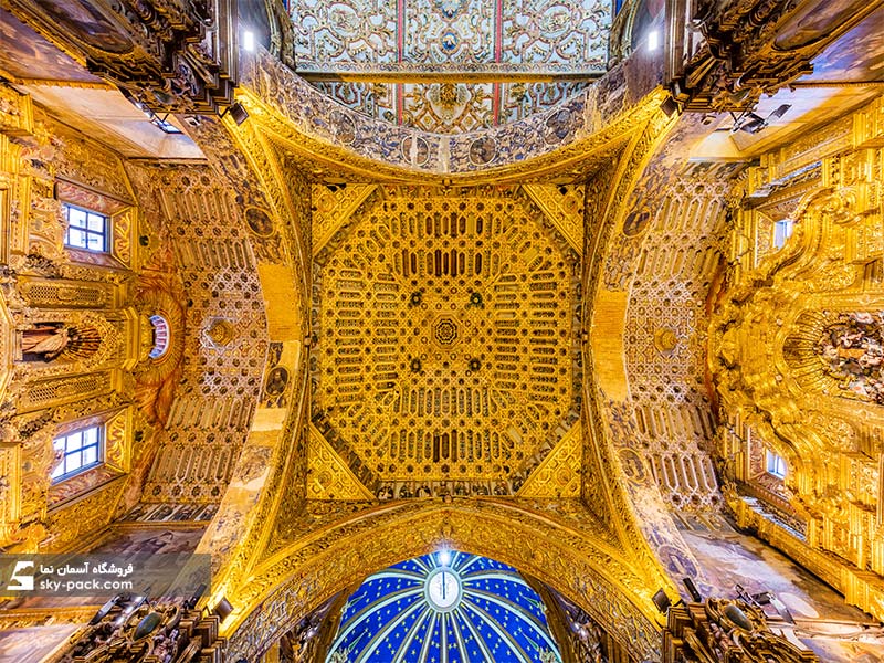 سقف لوکس با دکور طلاو چوب 
