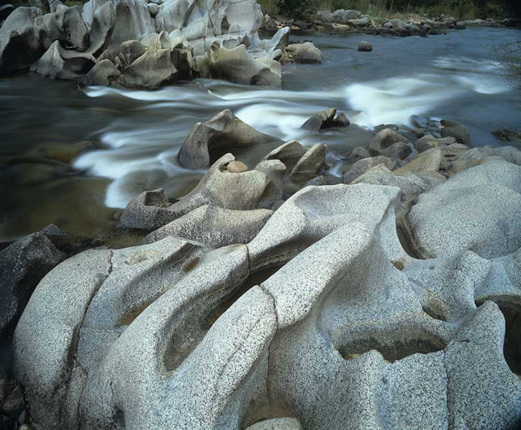  کاغذ دیواری رودخانه و صخره