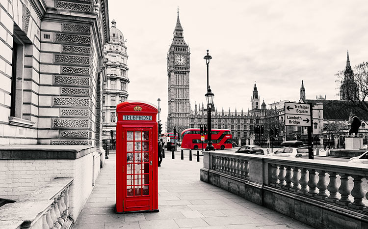 کاغذ دیواری منظره لندن و تلفن قرمز