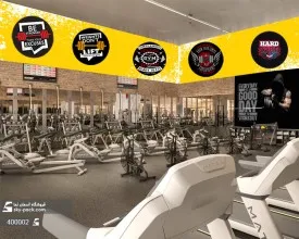 پوستر ورزشی بالای آیینه گرد